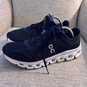 On Cloudflow Mens Running Shoes Black White Helion CloudTec Sneakers US 9.5